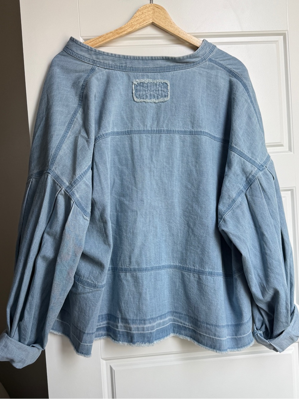 Free People Light Blue Denim V-Neck Balloon Sleeve Tunic Top - Picture 5 of 5